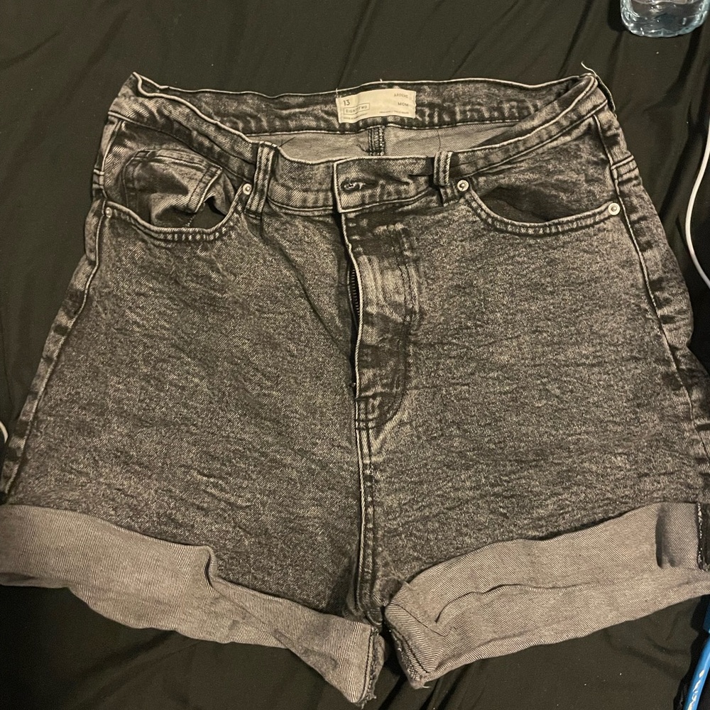 ardene’s high rise mom shorts colour - gray-black  size- 13